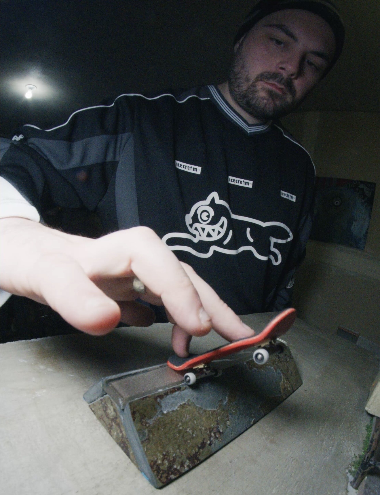 Ultra FB Co team rider @bubz_fb fingerboarding